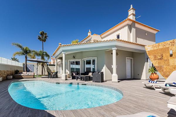 Quiet Villa Near The Beach, Opcional Heated Pool, Rezerwuj  Hotele w Algarve z Parkingiem, Parking