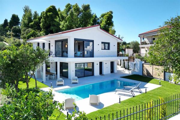 Mandarini Luxury Villa Pefkochori 5 bedrooms 12 guests, Rezerwuj  Hotele w Kasandria z Basenem, Basen