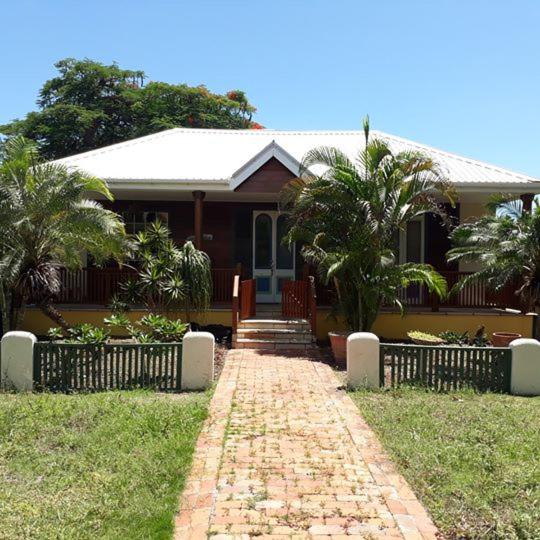 Villa Flamboyant at Hastings by Coastal View7, Rezerwuj  Hotele w Saint Michael z Parkingiem, Parking