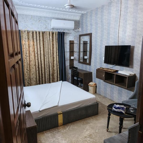 The Red Tree III Premium Guest House, Rezerwuj  Karaczi Pakistan
