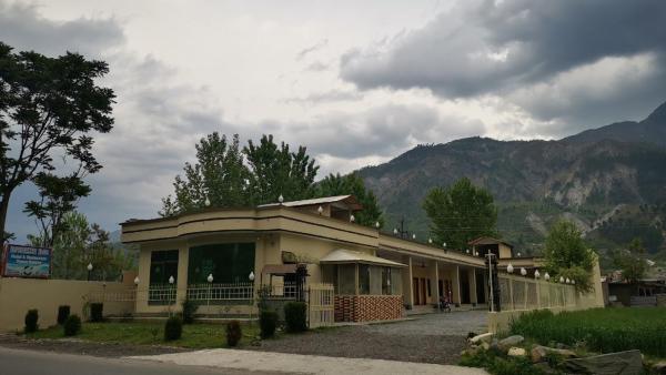 Breeze Inn Hotel & Restaurant, Rezerwuj  Hotele w Balochistan z Parkingiem, Parking