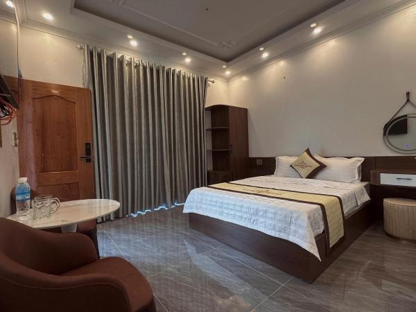 Oanh Thư Hotel, Rezerwuj  Hotele w Ha Giang z Parkingiem, Parking