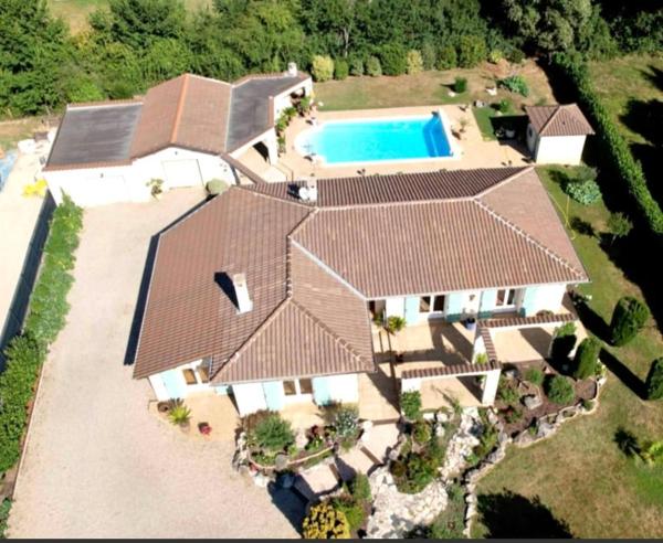 Villa atypique avec spa piscine 12x6 cheminée fdb proche du Golf dans parc arbore, Rezerwuj  Hotele SPA w Tarn-et-Garonne, SPA