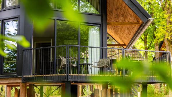 Natuur Villa met Hottub | 2 personen - Resort Valley, Rezerwuj  Hotele w Geldria z Basenem, Basen