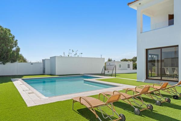 Luxury Villa Coastal Elegance, Rezerwuj  Meneou Larnaka