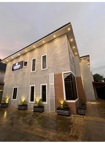 Luxarna Hotel and Spa, Rezerwuj  Hotele w Obio-Akp z Parkingiem, Parking