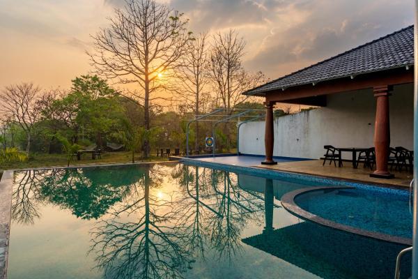 Avadale Dandeli - Heritage River Resort - Stag Groups Not Allowed, Rezerwuj  Hotele w Dandeli z Basenem, Basen