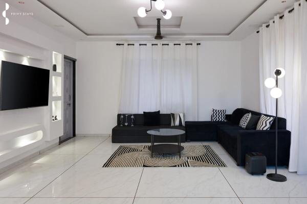 Privy Stays- Cavo Villa, Alibag, Rezerwuj  Hotele w Mān z Basenem, Basen