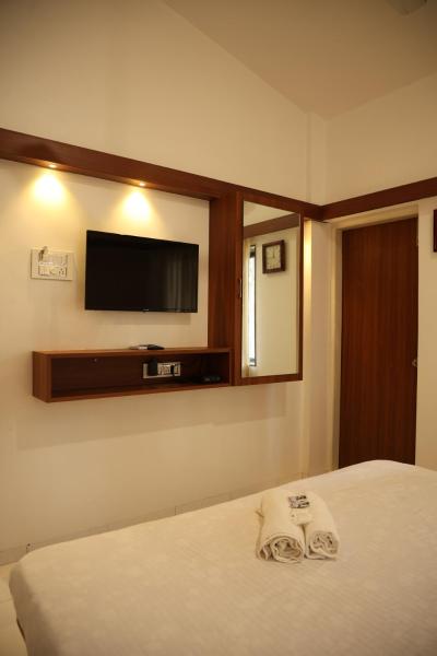 Gulmohar Resort and Spa, Rezerwuj  Hotele w Nowe Delhi z basenem, Basen