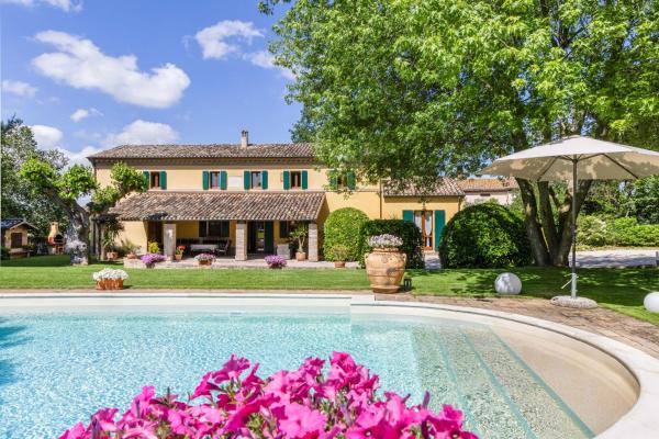 Villa Delle Vigne, Rezerwuj  Hotele w Romagna z Basenem, Basen