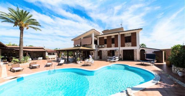 Villa Aversa, Rezerwuj  Hotele w Sycylia z parkingiem, Parking