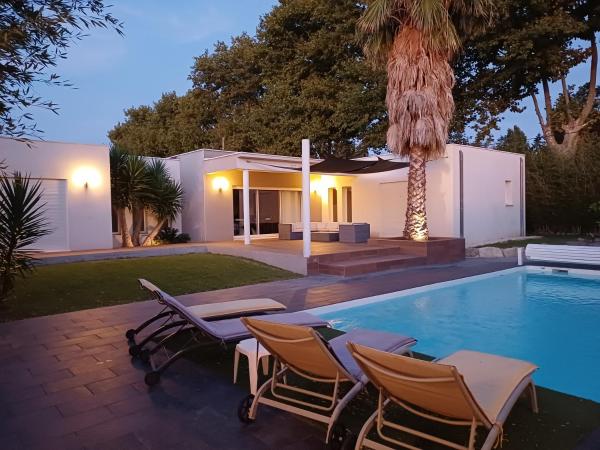 Villa d\architecte avec piscine chauffée, 4 chambres, à 30 mn Gruissan plage, Rezerwuj  Salleles-d'Aude Aude