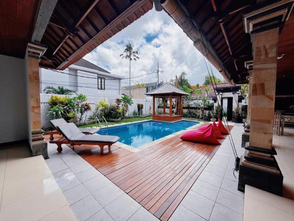 Soluna Homestay Bali, Rezerwuj  Hotele w Bali z Parkingiem, Parking