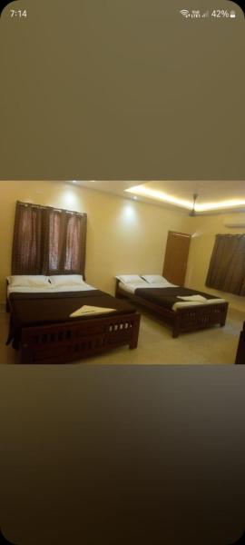 Sri Kumaran Lodge & Hall, Rezerwuj  Tiruchendur 