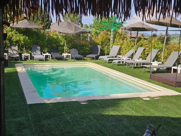 EVGmazetsyurt piscine lapicholine, Rezerwuj  Hotele w Owernia z Basenem, Basen