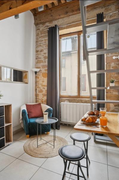 Urban'Mezza Spot - Lyon Valmy - Wi-Fi & Metro, Rezerwuj  Hotele w Owernia z Parkingiem, Parking