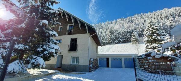 Maison Villard de Lans, Rezerwuj  Hotele w Owernia z Parkingiem, Parking