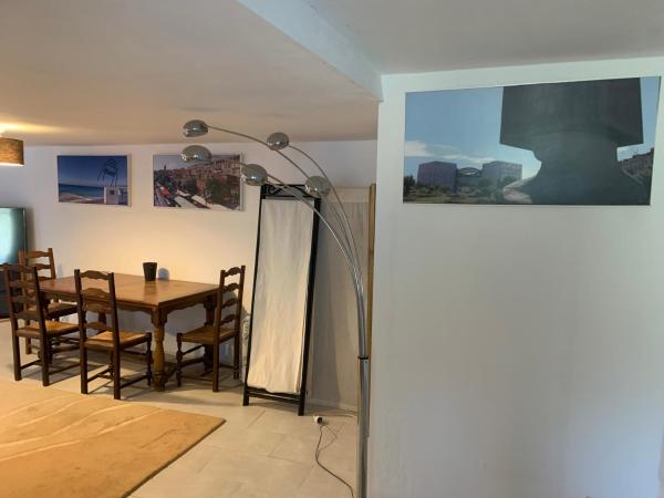 Villa Geronime, Rezerwuj  Hotele w Contes z basenem, Basen