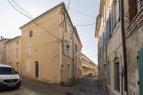 Bâtiment Les Iris, Rezerwuj  Hotele w Owernia z parkingiem, Parking
