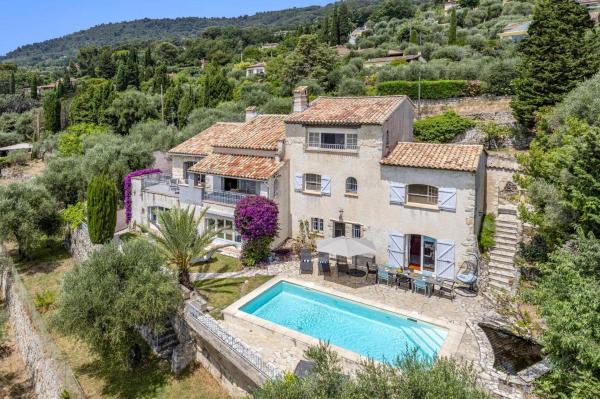 Villa Alto by Villa Plus, Rezerwuj  Hotele w Owernia z Basenem, Basen