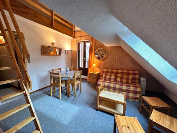 Appartement cosy 2 pièces pour 4 pers à Villard-de-Lans - FR-1-515-233, Rezerwuj  Hotele w Owernia z Parkingiem, Parking