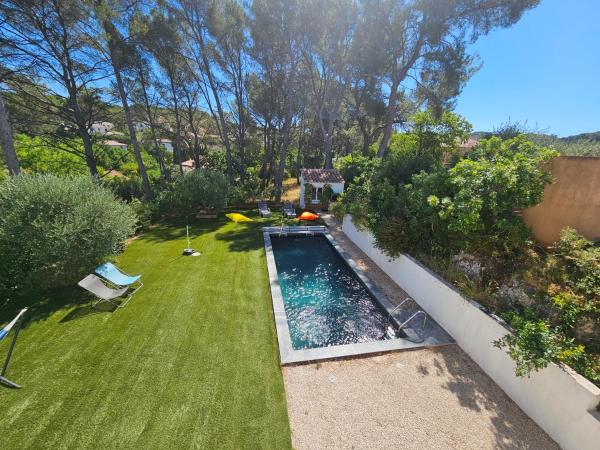 Villa sous les pins, Rezerwuj  Hotele w Carros z basenem, Basen
