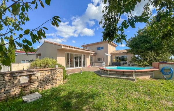 Villa de luxe MASADRIM aux portes d\Uzès, Rezerwuj  Hotele w Gard z Basenem, Basen