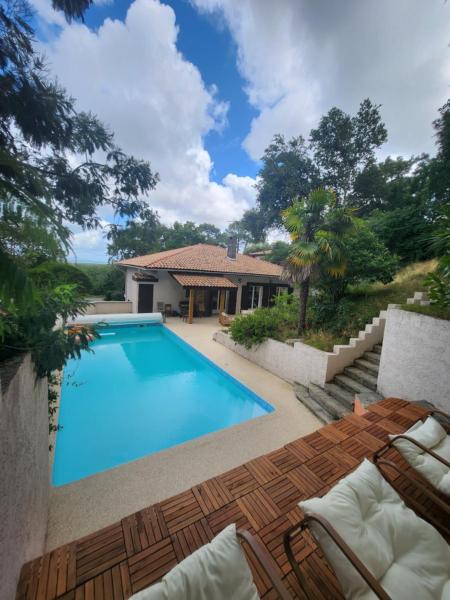 Villa Piscine près Golf Arcachon, Rezerwuj  Hotele w Akwitania z basenem, Basen