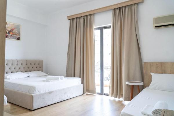 Sunny Days Hotel, Rezerwuj  Hotele w Vlorë County z parkingiem, Parking