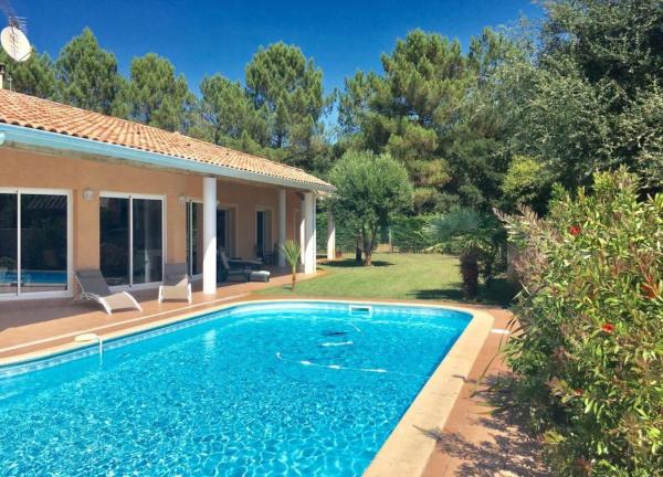Villa Temara à Soustons Plage , piscine , Golf, Lac Marin, Rezerwuj  Hotele w Landes z Basenem, Basen