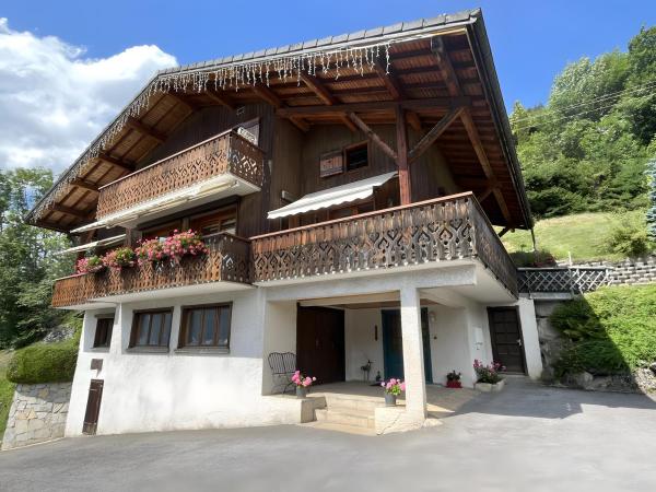 Chalet Arnica, Rezerwuj Chalet Hotele w Owernia z Parkingiem, Parking