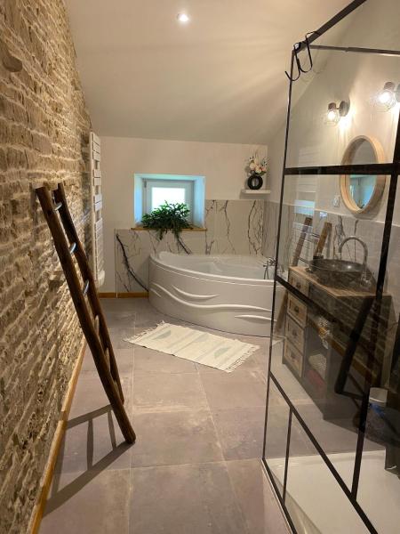 Village house, Rezerwuj  La Celle-sous-Gouzon 