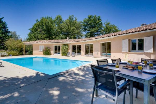 Villa avec piscine aux portes de Bordeaux, Rezerwuj  Hotele w Cursan z Basenem, Basen