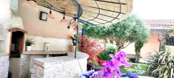 Villa jardin exceptionnel,piscine privée,climatisé, Rezerwuj  Hotele w Owernia z Basenem, Basen