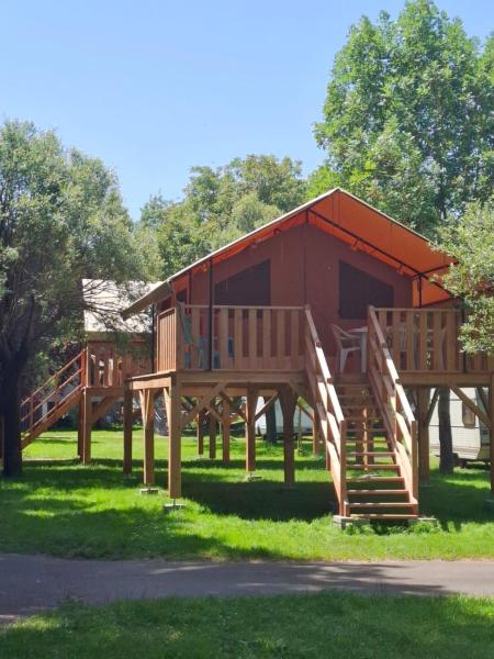 Camping Au Bord de Loire, Rezerwuj  Hotele w Centre z Parkingiem, Parking