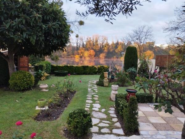 Les quatre saisons, Rezerwuj  Bergerac Red Perigord