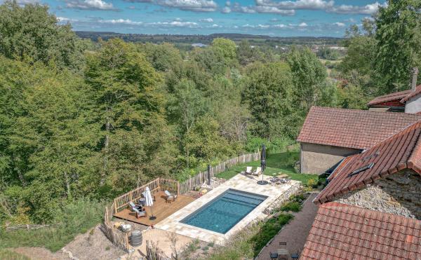 Maison Le Garochet, Rezerwuj  Hotele w Avrilly z Basenem, Basen