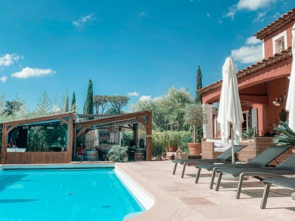 Provençal Villa In The Heart Of The Maures, Rezerwuj  Hotele w Owernia z Basenem, Basen