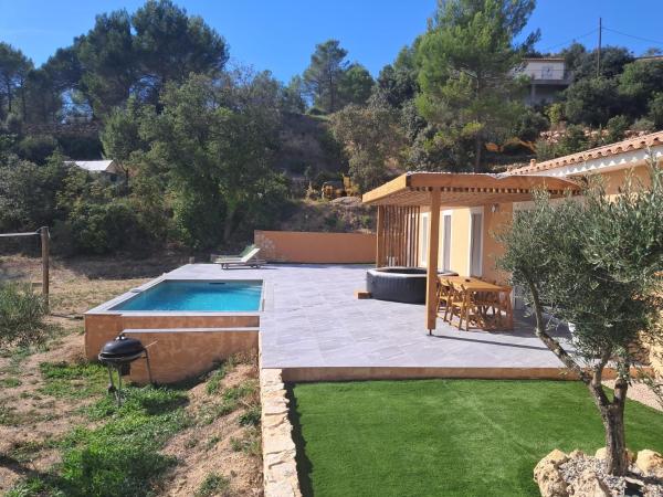 Villa MOATIE Provence Holiday, Rezerwuj  Hotele w Varages z Basenem, Basen