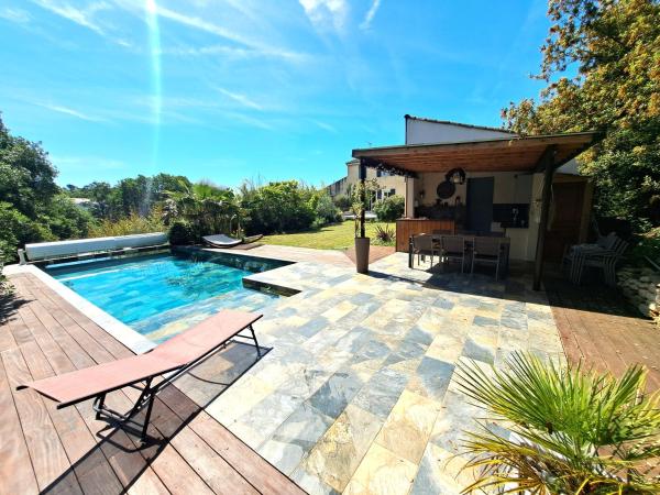 Villa avec piscine à Montolieu, Rezerwuj  Hotele w Montolieu z Basenem, Basen