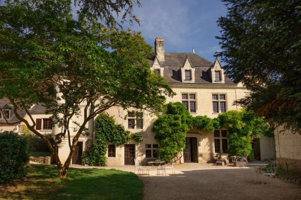 Manoir saint Eusèbe, Rezerwuj  Hotele w Centre z Parkingiem, Parking