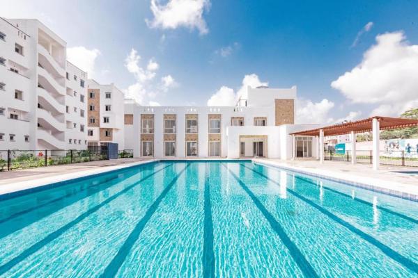 Buxton - With Swimming Pool, Rezerwuj  Hotele w Coast Region z Basenem, Basen