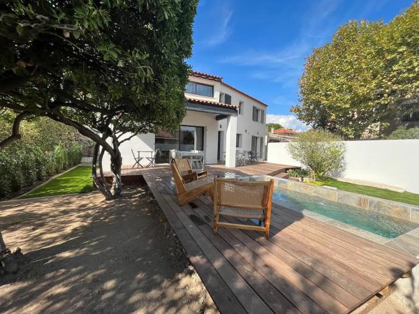 Magnifique Villa Piscine 3mn Plage Pointe Rouge, Rezerwuj  Hotele w Carros z basenem, Basen