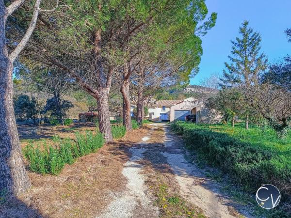 Gîtes à la ferme - Domaine du Rombet, Rezerwuj  Hotele w Owernia z Parkingiem, Parking