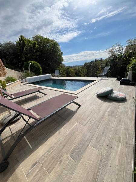 Villa Gia, Rezerwuj  Hotele w Ales z Basenem, Basen