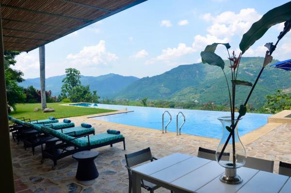 Villa en Club Campestre Mesa de Yeguas, Rezerwuj  Hotele w Cundinamarca z basenem, Basen
