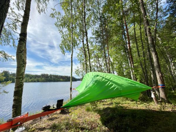 Tree Tents at Alaska Glamping Linnansaari, Rezerwuj Pole kempingowe Kempingi i glamping w Northern Savonia, Pole kempingowe