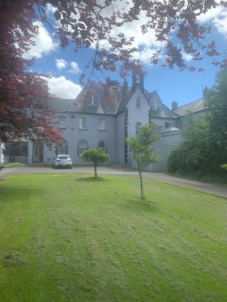 Presentation Convent, Rezerwuj  Mooncoin 