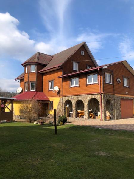 Біля Погару, Rezerwuj  Hotele w Lwów z Basenem, Basen