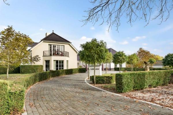 The White House, Rezerwuj  Maria-Hoop Limburgia